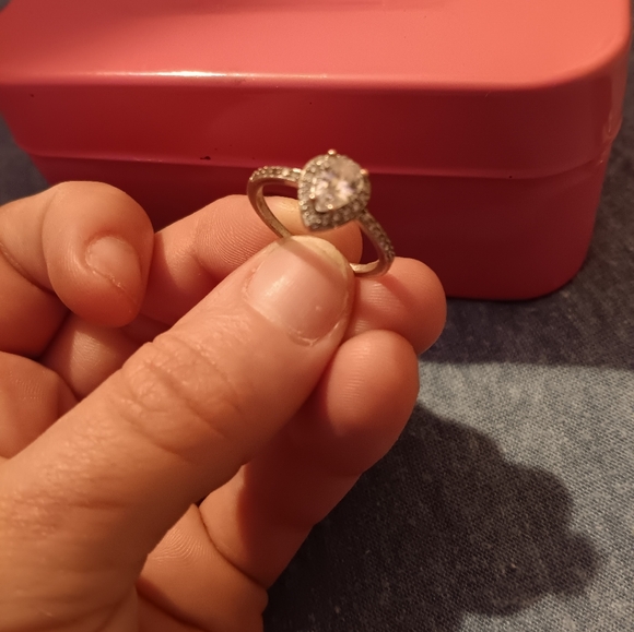 Pretty ring - Picture 2 of 3